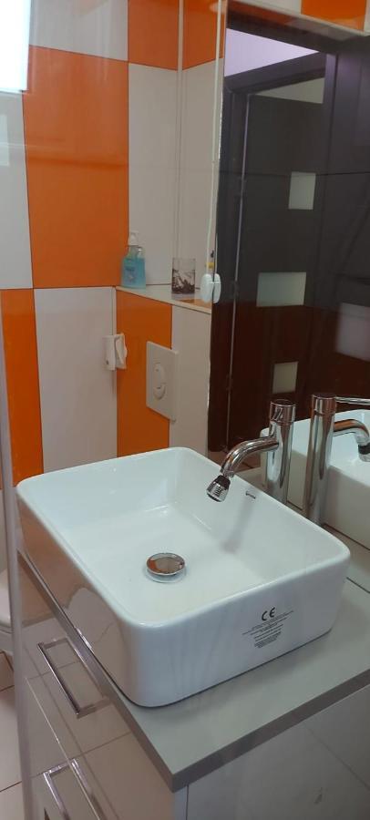 Sghaus Constanta Appartement Buitenkant foto